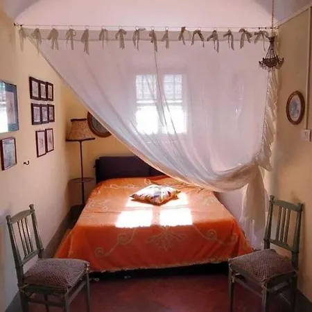 Newly Refurbished 2-Bed Apartment In Certaldo דירה *